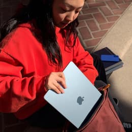 MacBook Air 13-inch (2025) - Apple M4 10-core and 8-core GPU - 16GB RAM - SSD 256GB - QWERTY - English