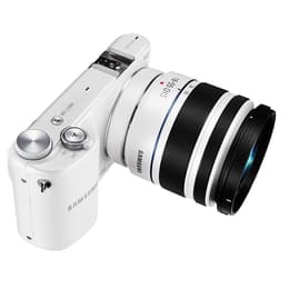 NX2000 - White + Samsung NX 18-55mm f/3.5-5.6 OIS + NX 50-200mm f/4-5.6 ED OIS II f/3.5-5.6 + f/4-5.6