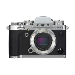 X-T3 - Grey/Black + Fujifilm Fujinon XF 18-55mm f/2.8-4 R LM OIS + Fujinon XF 55-200mm f/2.8-4 R LM OIS f/2.8-4