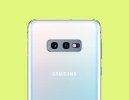 View of the back of a Samsung Galaxy S10e showing its camera.