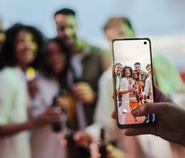View of person navigating a Galaxy S10e screen.