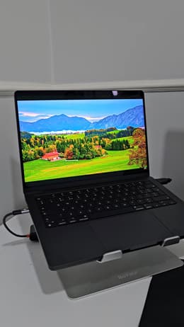 MacBook Pro 16-inch (2023) - Apple M3 Pro 12-core and 18-core GPU