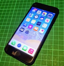 iPhone SE (2020) 64GB - White - Unlocked | Back Market