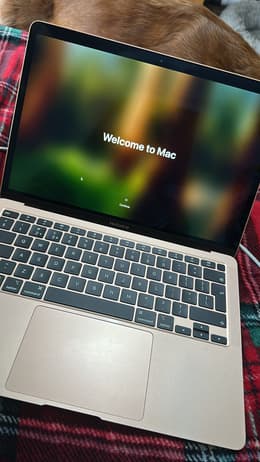 MacBook Air 13-inch (2020) - Apple M1 8-core and 7-core GPU - 8GB