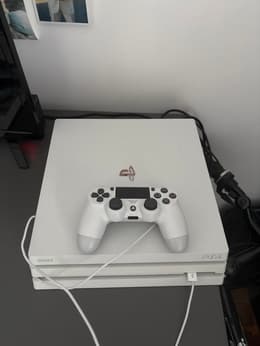 PlayStation 4 Pro 1000GB - Black | Back Market
