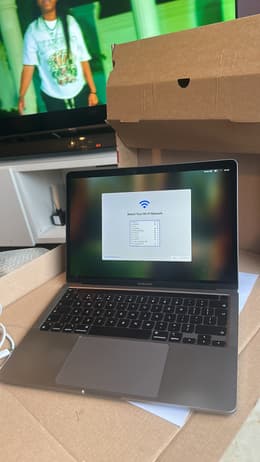 MacBook Pro 13-inch (2020) - Apple M1 8-core and 8-core GPU - 8GB