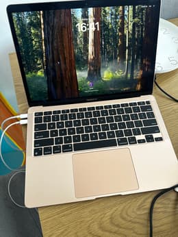 MacBook Air 13-inch (2020) - Apple M1 8-core and 7-core GPU - 16GB