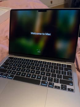 MacBook Air 13-inch (2025) - Apple M4 10-core and 8-core GPU