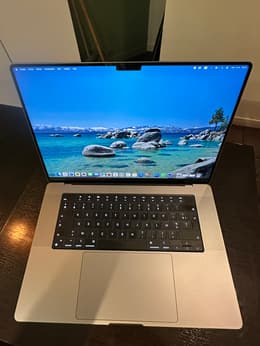 MacBook Pro 13-inch (2022) - Apple M2 8-core and 10-core GPU - 8GB
