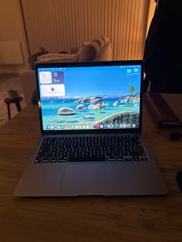 MacBook Air 13-inch (2020) - Apple M1 8-core and 7-core GPU - 16GB